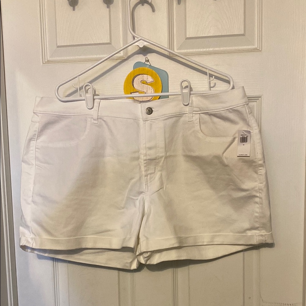 Women's White Denim Old Navy Shorts, Size 18